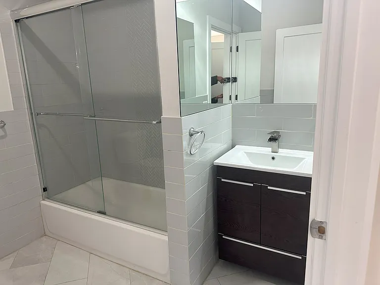 186-188 Kensington Ave #4A — Photo 6