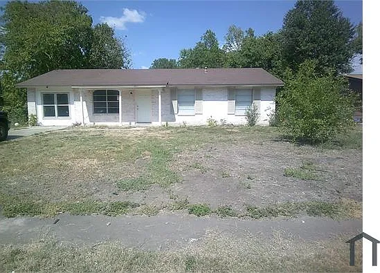 5051 Guinevere Dr — Photo 3