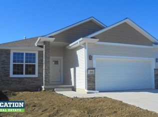 233 Pebble Bch, Lincoln, NE 68520