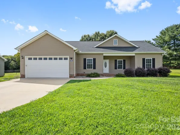 129 Sara Ln, Statesville, NC 28625