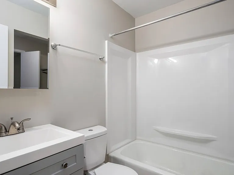 Lakewood Apartments — Photo 34