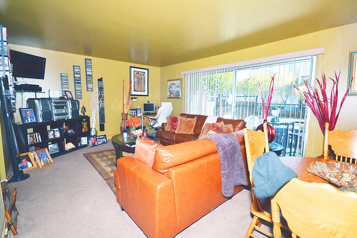45 Western Shore Ln APT 1 photo 1