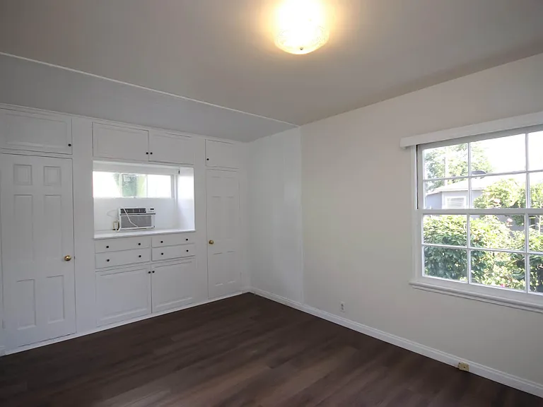 658 N Madison Ave — Photo 14