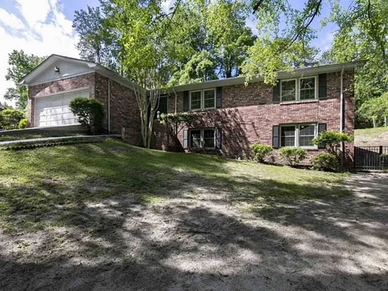 1110 Slann Dr — Photo 3