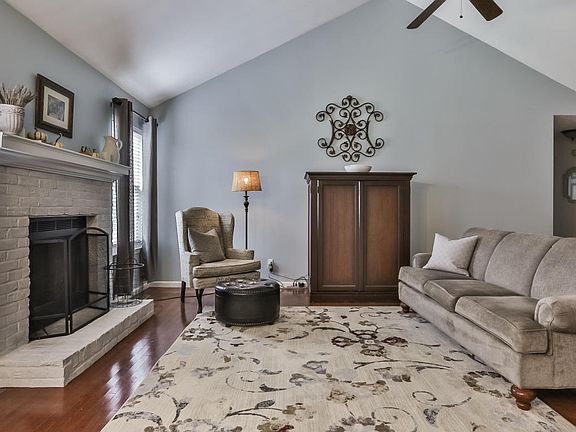 5th image of 25 Woodfield Ct