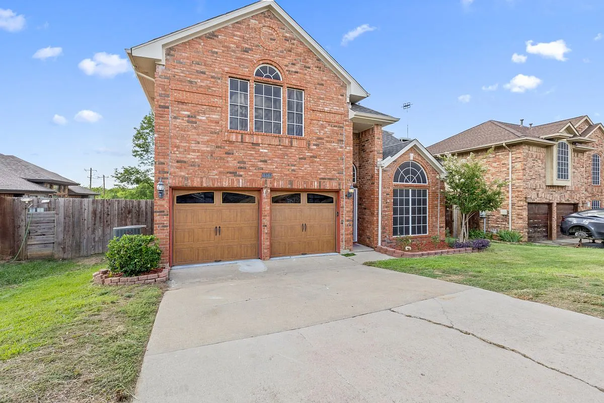 4 bed, 2.5 bath, 1804 sqft, $4,000 — Photo 2