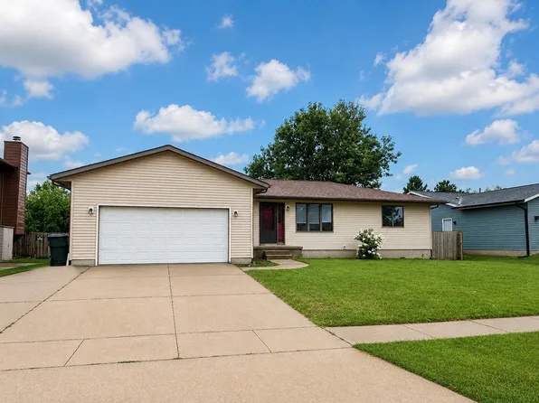 3925 Heather Ct SW, Cedar Rapids, IA 52404