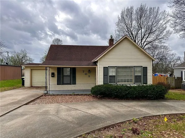 705 W Mechanic St, Harrisonville, MO 64701