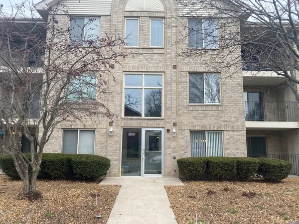 6820 Ridge Point Dr #2-1A, Oak Forest, IL 60452