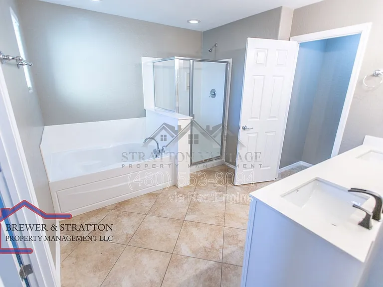 5816 W Gwen St — Photo 30