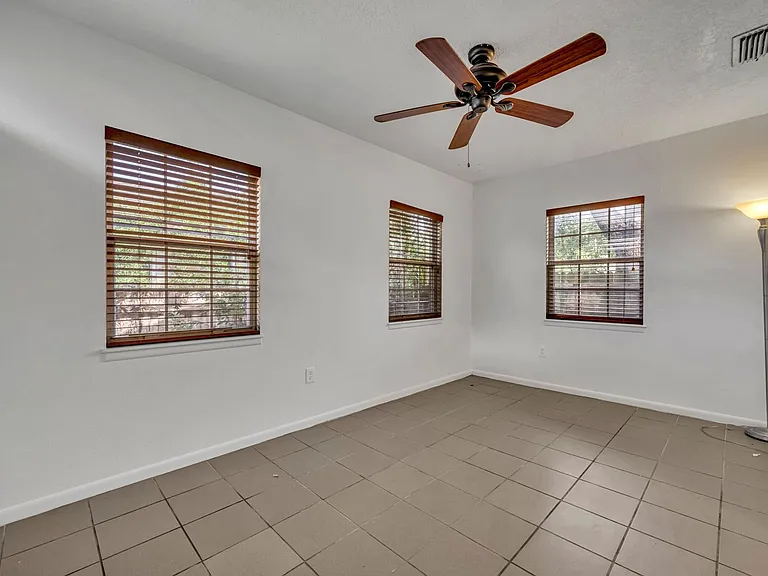 1816 Mizell Ave — Photo 10