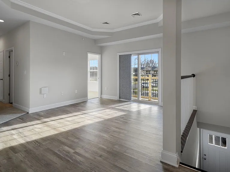 708 Creek Ln — Photo 24