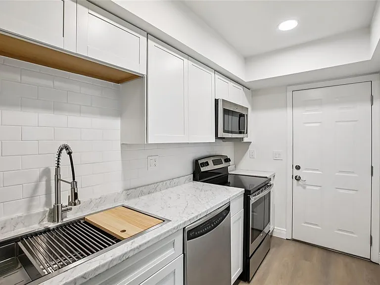 2906 Lichen Ln #B — Photo 10