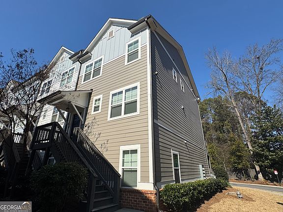 2nd image of 3805 Oxford Cir