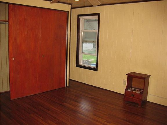 2nd image of 932 Fallowfield Ave