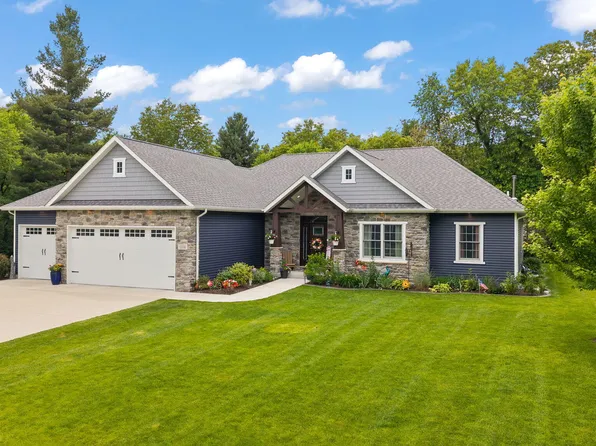 10186 Rustic Dr, Demotte, IN 46310