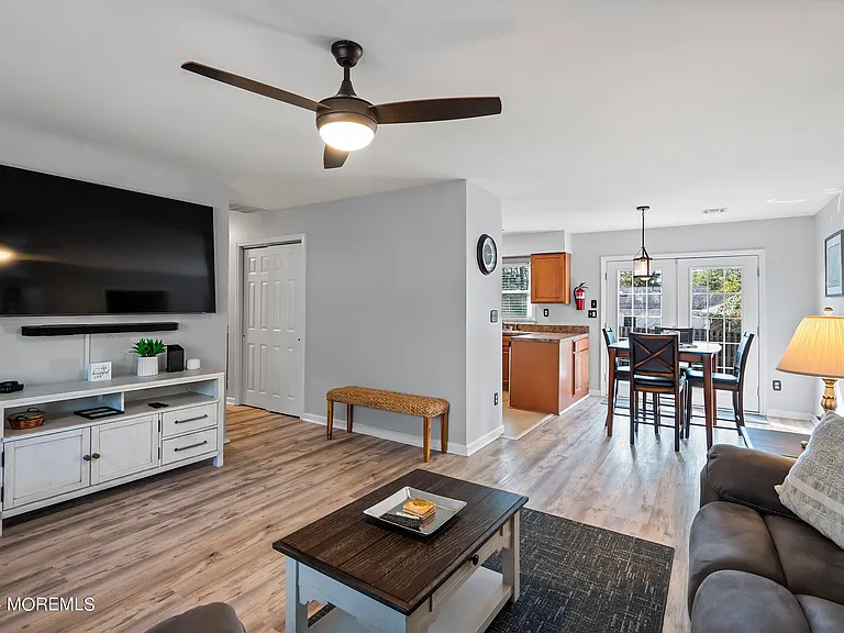 209 Sinclair Ave — Photo 4