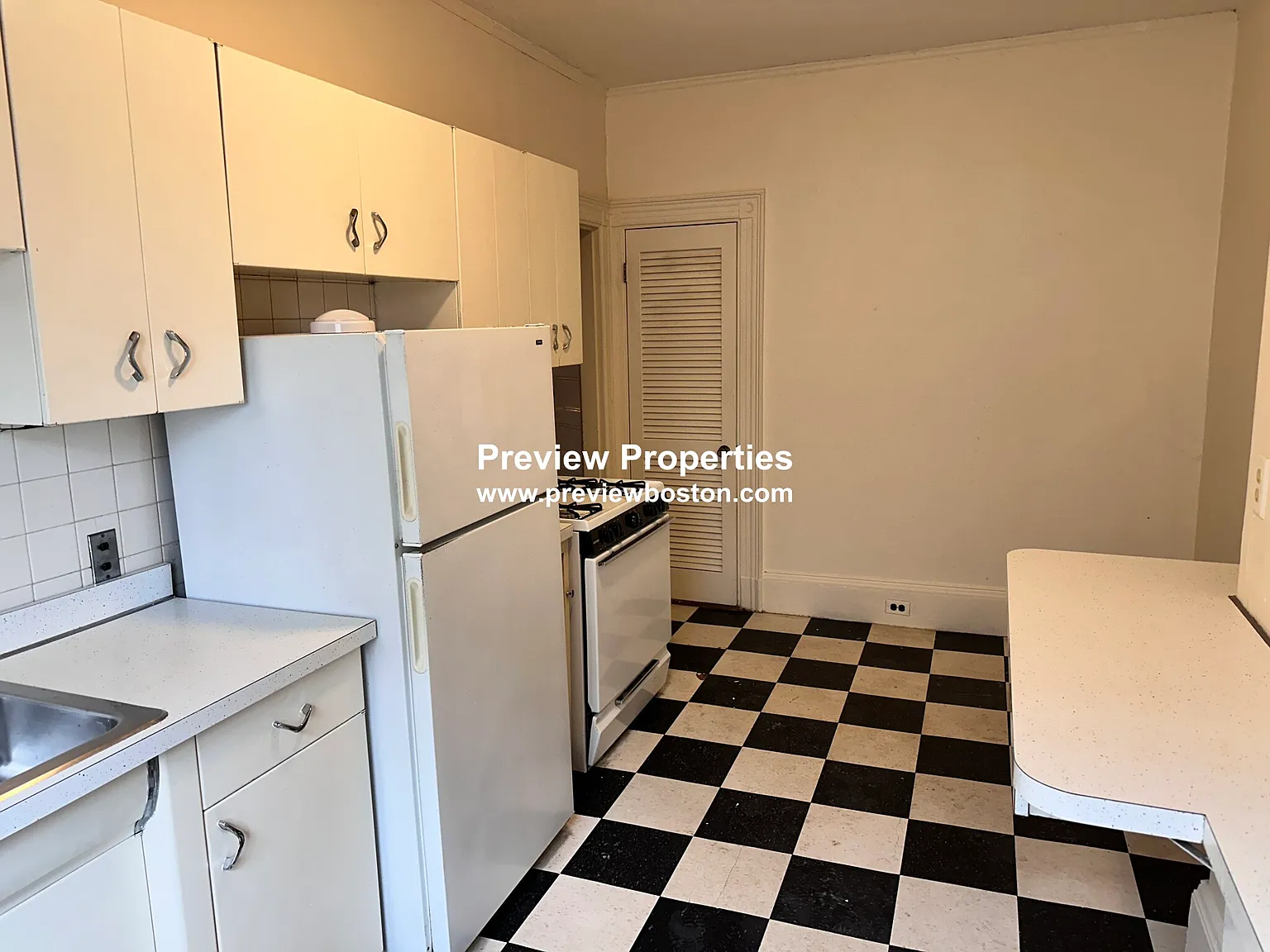 4 bed, 1.5 bath, 1400 sqft, $5,500 — Photo 3