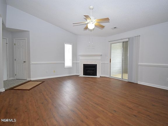 3rd image of 116 Breezewood Dr APT G