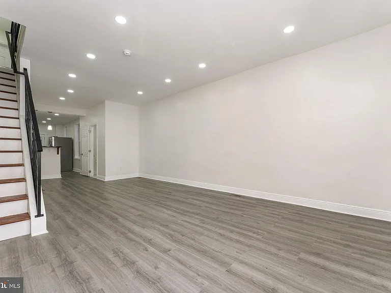 5426 Webster St — Photo 8