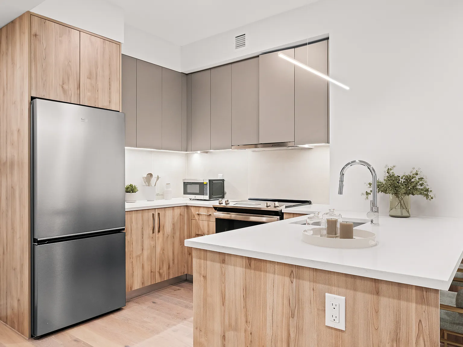 255 Lorimer Street — Photo 2