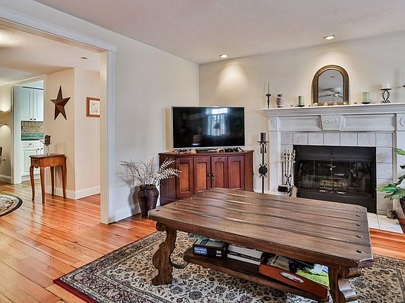 5th image of 158 Merrimac St APT 4