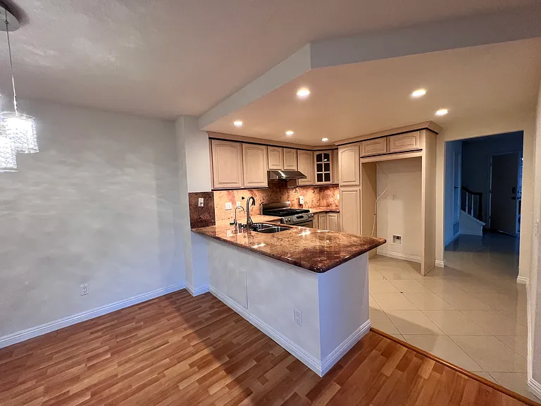 20821 E Crest Ln — Photo 4