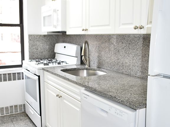 5th image of 205 Pinehurst Ave APT 1J