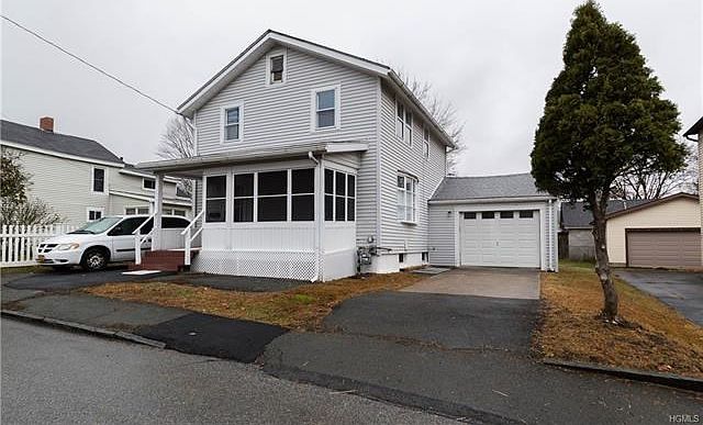21 Bruce Street greets you with a neat, low maintenance front yard.