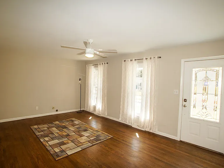 112 Emerald Cir — Photo 3