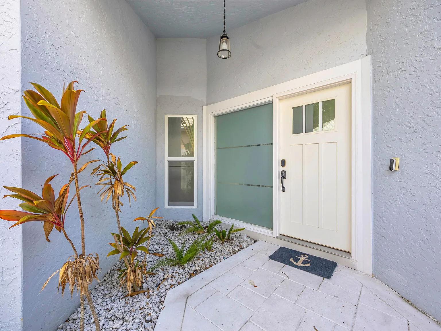 3 bed, 2.0 bath, 1571 sqft, $11,500 — Photo 2
