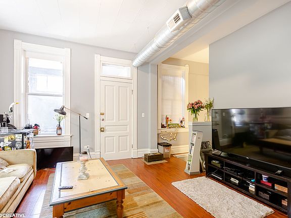 3rd image of 1874 N Hoyne Ave APT 1R