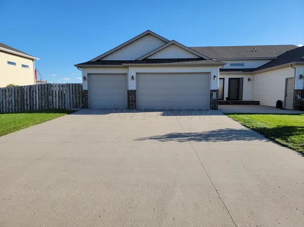 416 B52 Blvd E, Kindred, ND 58051