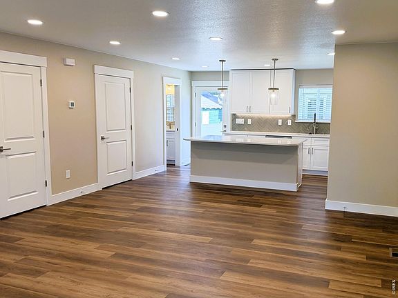3rd image of 1327 E 4th St #100
