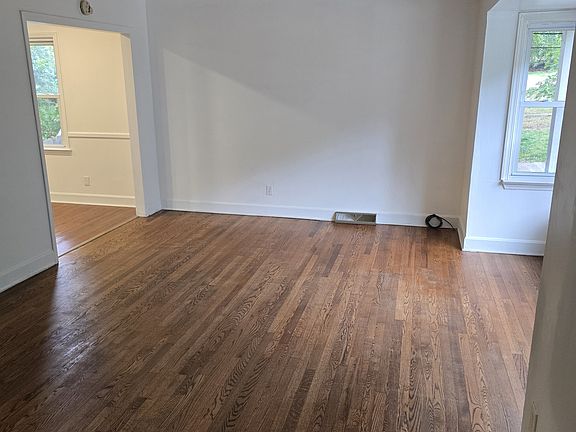 3rd image of 7416 Idlewild Rd