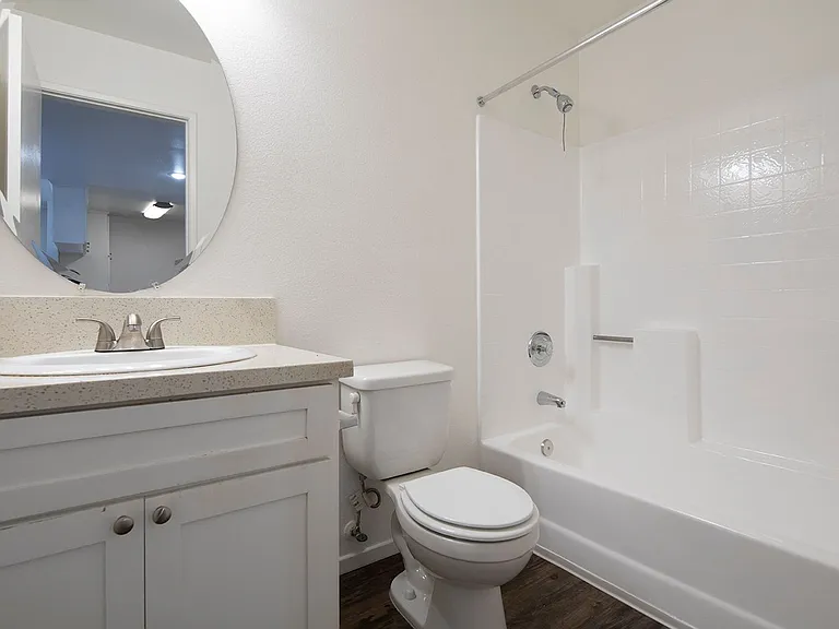 Mission Pacific Apartments — Photo 5