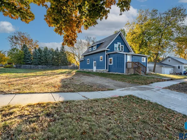 712 N Lincoln Ave, Madison, SD 57042