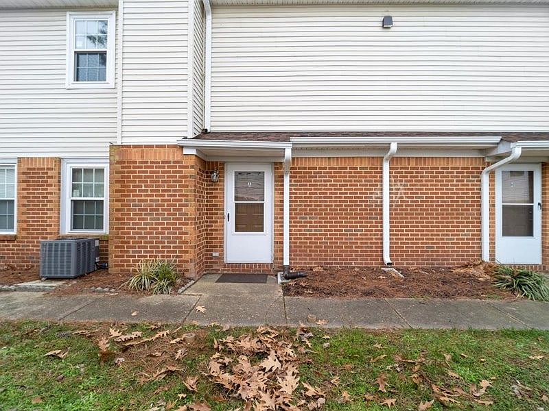 1st image of 207 Quarter Trl APT A