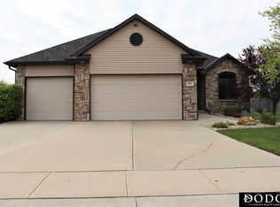 1125 Applewood Dr, Fremont, NE 68025