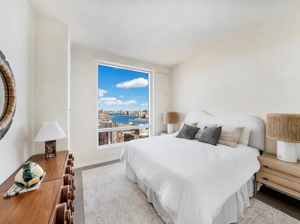 138 Willoughby Street image 8 of 12