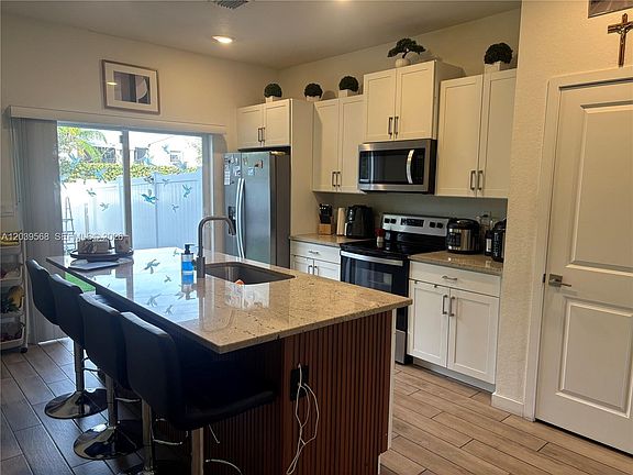 3rd image of 831 SE 16th Ct #1
