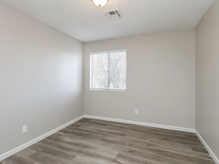 1712 N Apache Dr — Photo 9