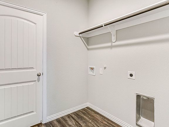 3rd image of 5608 McMahan Ln