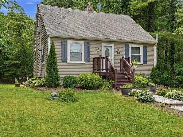 198 County St, Lakeville, MA 02347