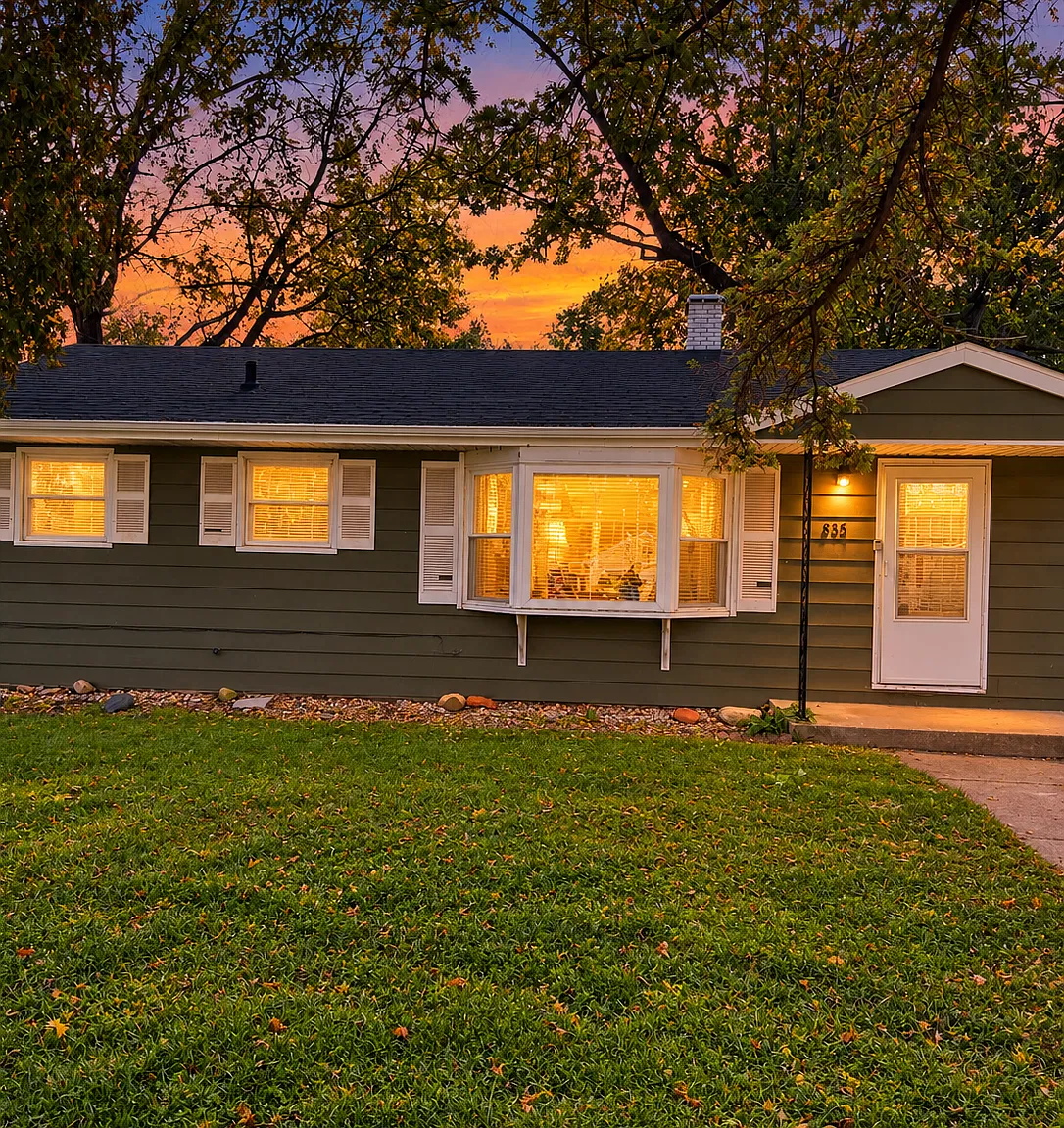 3 bed, 912 sqft, $1,550 — Photo 1