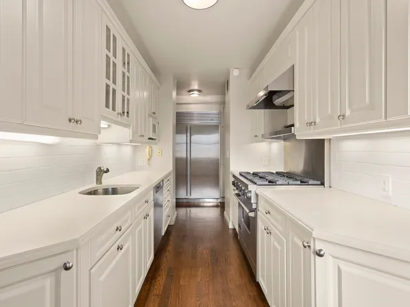 10 East 70th Street image 8 of 14