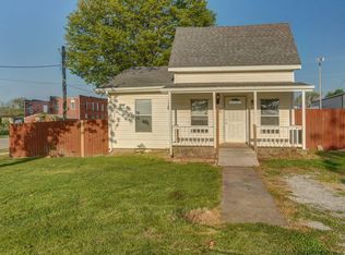 209 Kennedy Ave, Clever, MO 65631