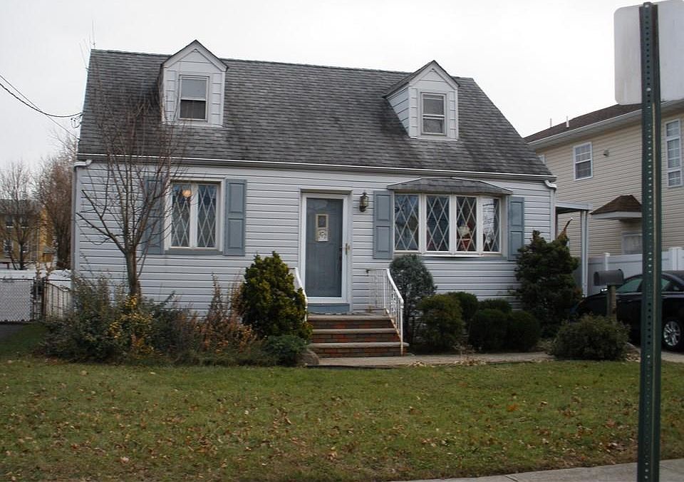 2nd image of 415 W 12th St