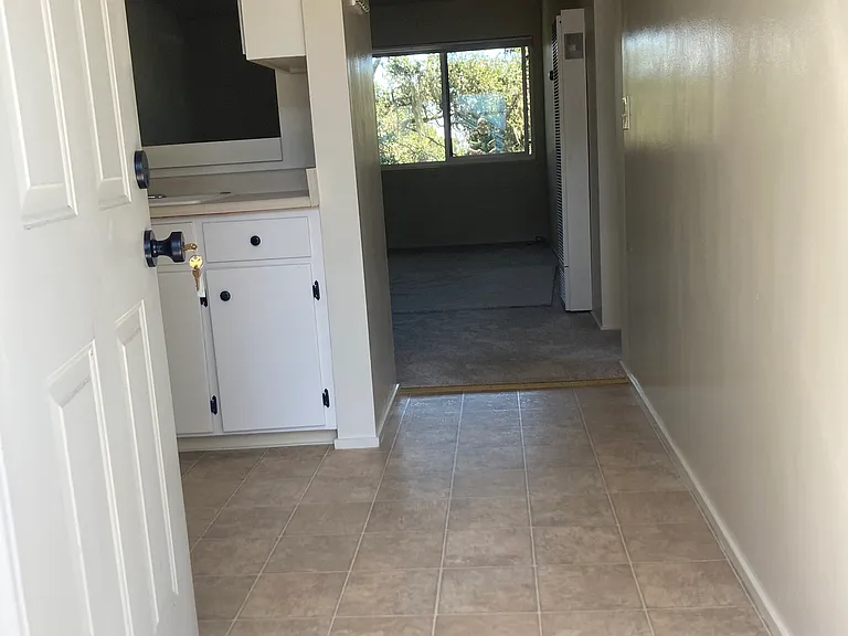 873 Lyndon St — Photo 9