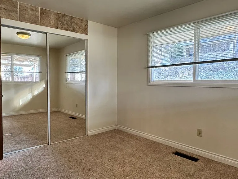 702 S 20th Ave — Photo 15